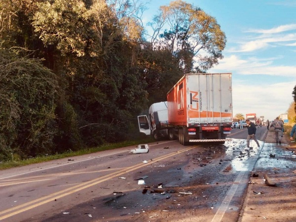 GRAVE ACIDENTE> Colisão Frontal Resulta em Morte em Tapera na ERS-223