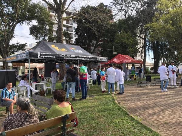 Semana do Coração ofereceu atendimentos de profissionais da saúde na praça