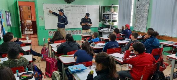 Semana do Trânsito: panfletagem, alteração de mão única e palestra em escola