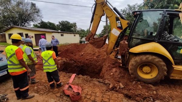 Nova rede de esgoto no Beco Cândido Machado fica pronta em novembro
