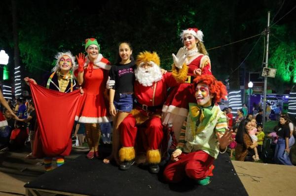 Mais de mil pessoas prestigiam a chegada do Papai Noel