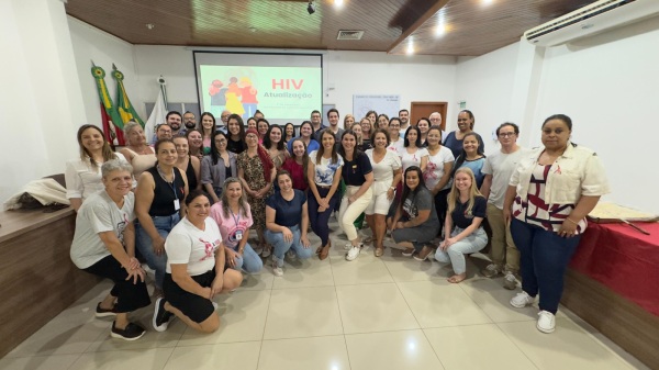 SAÚDE> Secretaria realiza atualização sobre HIV/AIDS com profissionais