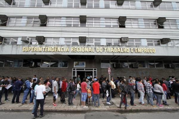 Desemprego cai para 11,2%  com recorde de autônomos