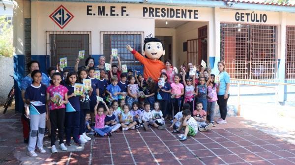 Gibi Turminha do Erico é distribuído para mais escolas de Cruz Alta