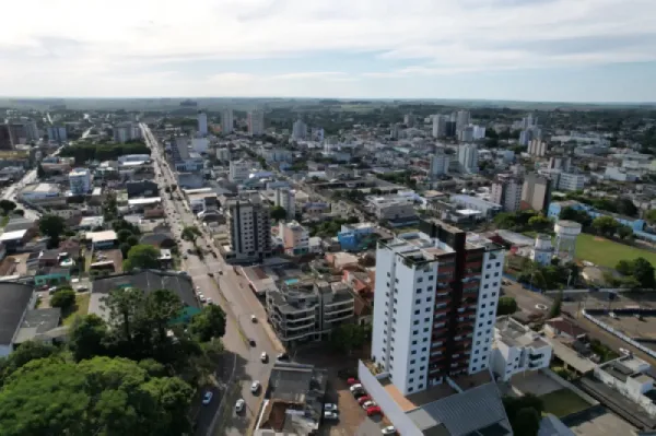 O frio cede e a tarde da quarta-feira será agradável com sol e nuvens