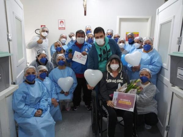 Pacientes recuperados da Covid-19 recebem alta hospitalar em Cruz Alta