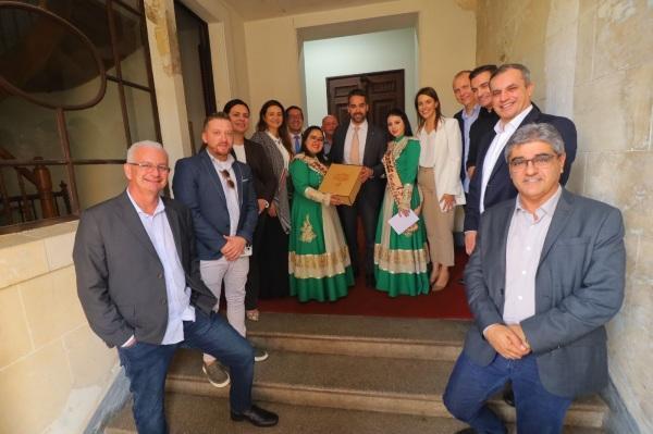Comitiva da 43ª Coxilha Nativista entrega convite para o Governador do Estado