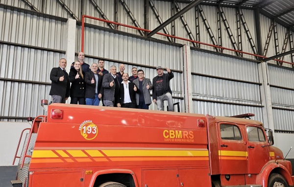 Deputado Brito Intermedia Doação de Viatura dos Bombeiros para Salto do Jacuí