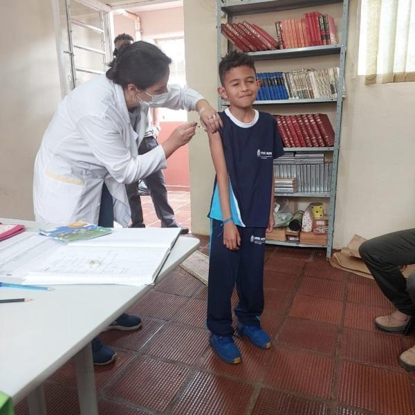 Alunos do Gabriel Annes da Silva estão no cronograma de vacinação da quinta