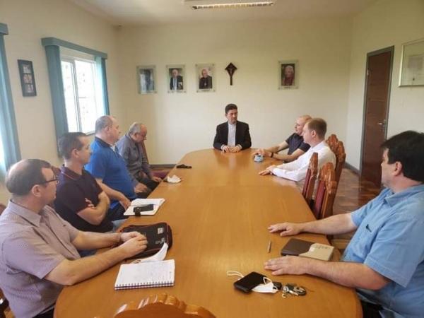 Bispo Dom Adelar realiza visita a Arquidiocese de Cascavel