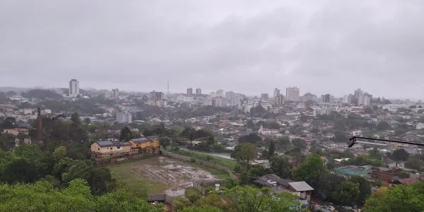 Frente quente mantém chuva e risco de temporais em Cruz Alta