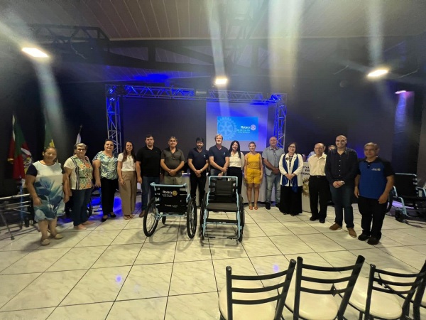 CRUZ ALTA E REGIÃO> Rotary Club Erico Verissimo doa equipamentos ortopédicos 