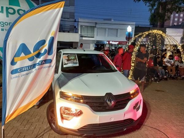 Tania de Lima Moura é a ganhadora do sorteio do carro 0 km em Cruz Alta