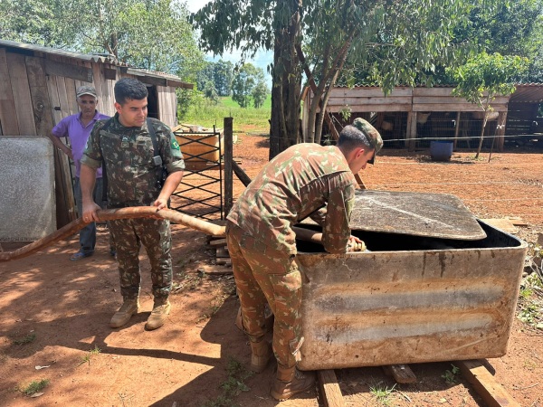 refeitura, Defesa Civil e Exército realizam abastecimento de água nas comunida