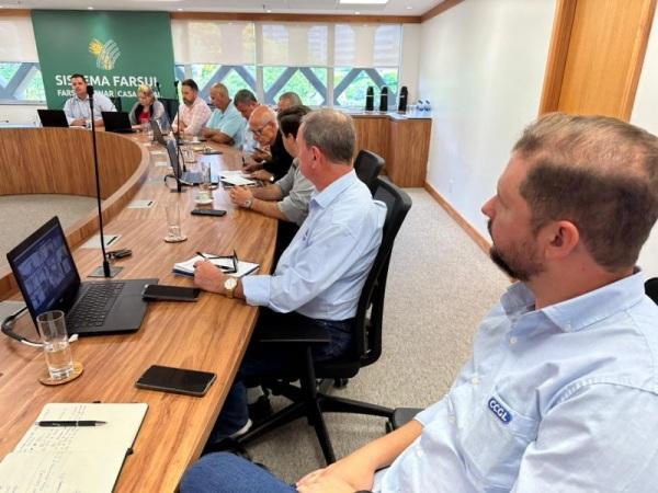 CCGL participa de reunião mensal do Conseleite