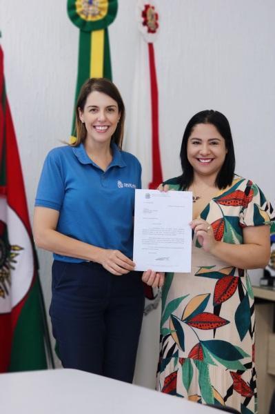 Vereadora Ana Paula do PT entrega emenda do Deputado Bohn Gass de 300 mil 