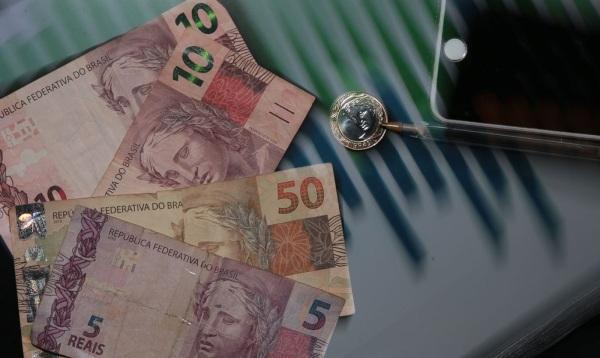 Abono salarial é liberado para trabalhadores nascidos em novembro