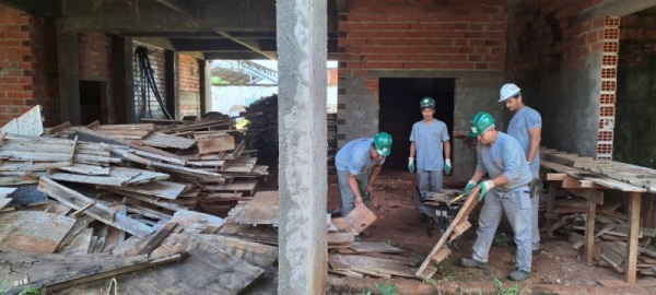 COMEÇOU> Nesta segunda-feira  as Obras da Escola Margarida Pardelhas 