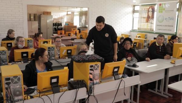 Unicruz promove capacitações tecnológicas para professores da rede municipal