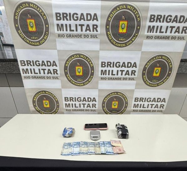 POLÍCIA> Mulher é presa por tráfico de drogas no bairro Brum em Cruz Alta