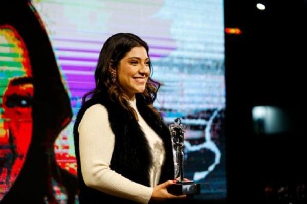 Cruz-altense Camila Telles recebe Troféu Guri 2023 na Expointer 