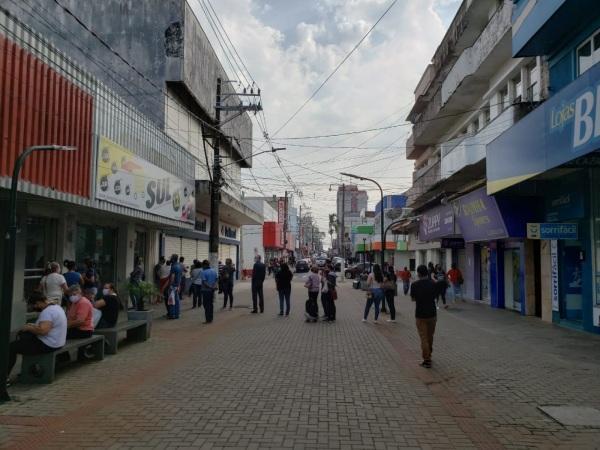 Comércio de Cruz Alta com grande movimento na manhã deste sábado