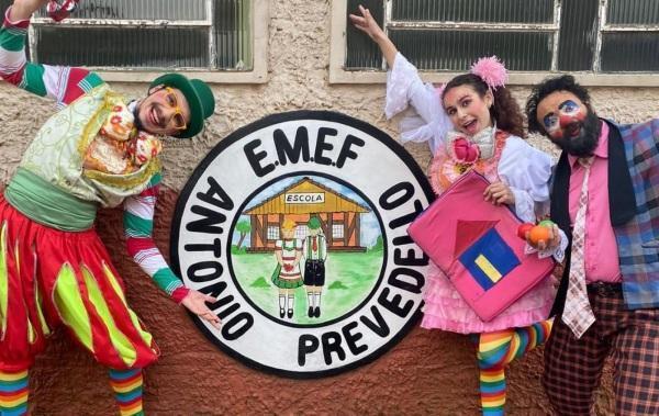 Projeto oferta oficinas de teatro nas escolas municipais