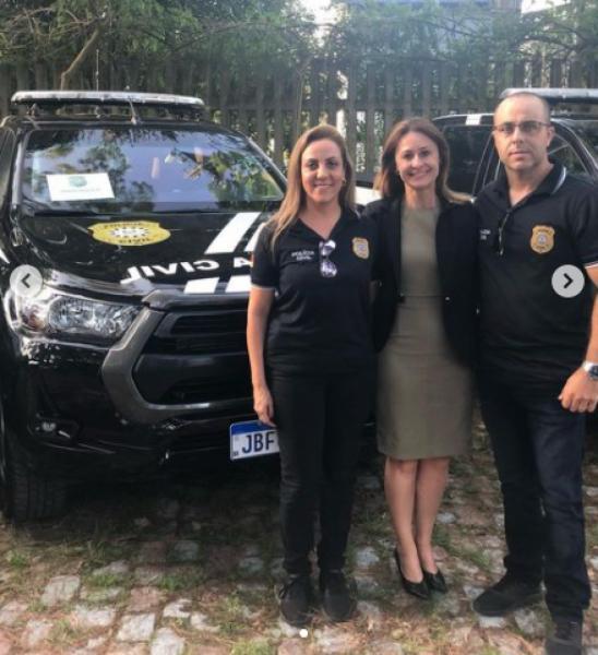 Polícia Civil de Cruz Alta recebe duas caminhonetes hilux semiblindadass 