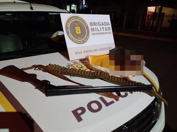 Brigada Militar efetua prisão por porte ilegal de arma e caça ilegal  