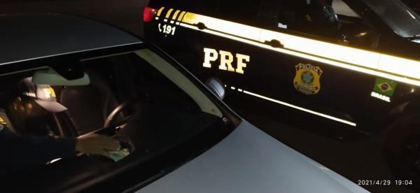 PRF apreende mais de 300 mil reais sem procedência em carro em Cruz Alta