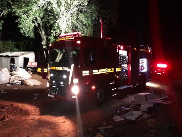 Bombeiros de Cruz Alta resgatam homem que caiu em fossa séptica 
