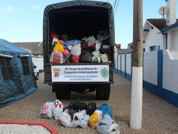 Drive Thru Solidário arrecada mais de 10 mil peças de agasalhos em Cruz Alta