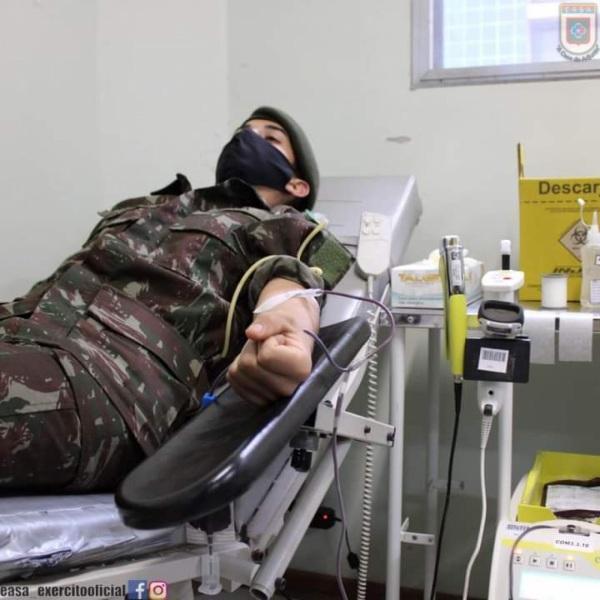 Militares da EASA realizam doação de sangue ao Hemocentro
