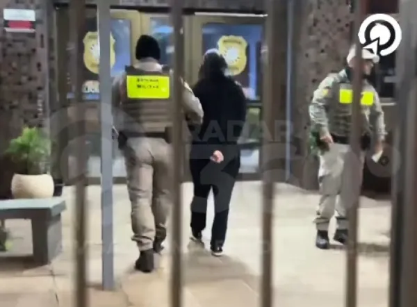 Mulher natural de Cruz Alta é presa com 3,2 kg de cocaína em Santiago