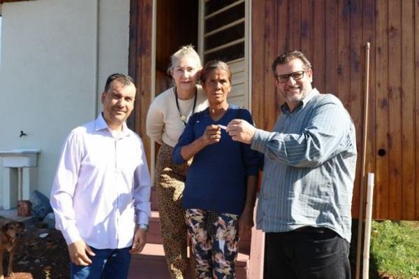 Coordenadoria de Habitação entrega mais uma casa