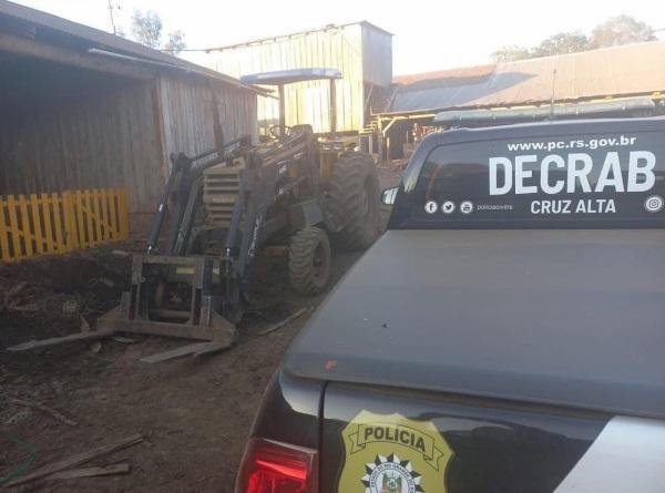 DECRAB de Cruz Alta recupera trator furtado em Não-Me-Toque