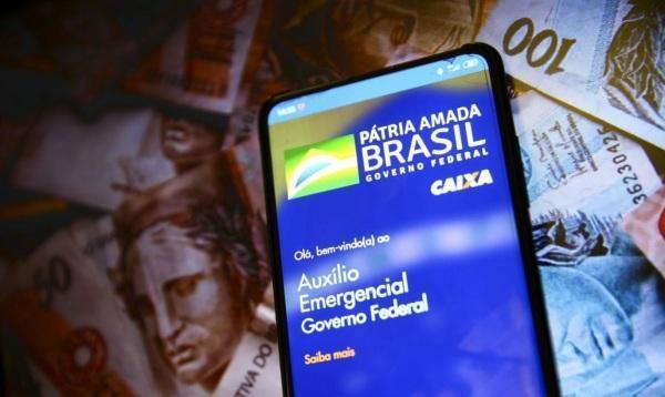 Começa hoje pagamento do auxílio extra de R$ 300 para 2,2 milhões de pessoas