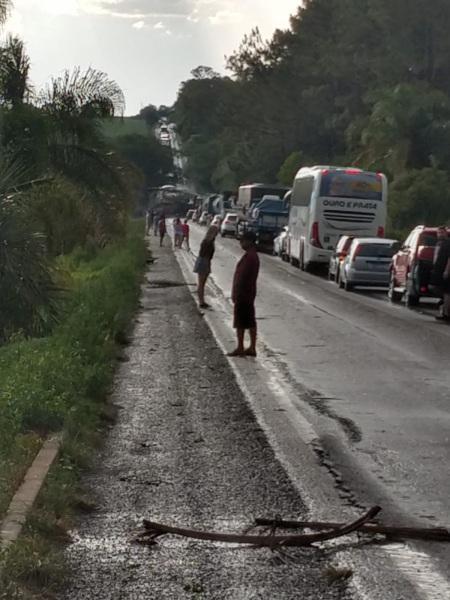 34,1ºC , Chuva de verão muito isolada e árvores na pista da ERSC 377