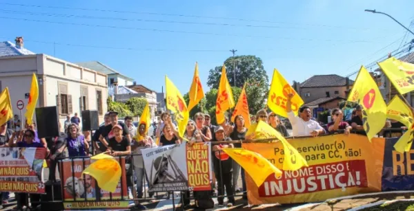 Inauguração da escola Margarida Pardelhas é marcada por protestos
