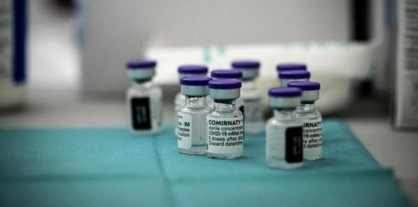 Pfizer e BioNTech anunciam que sua vacina anticovid é eficaz em adolescentes