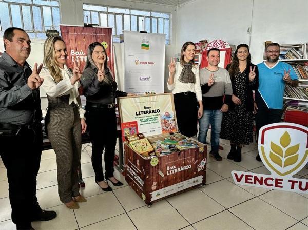 Projeto Baú Literário da Vence Tudo distribuiu livros em Cruz Alta