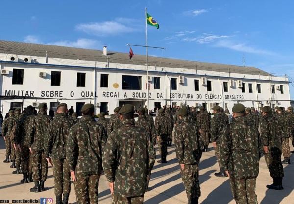 EASA realiza formatura alusiva ao dia do Soldado e entrega de diplomas 