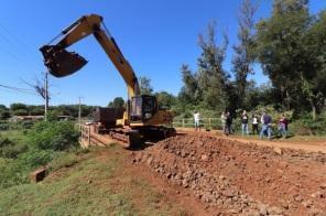 Começa terraplenagem para construção das cabeceiras da ponte do bairro Acelino