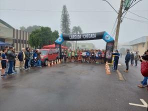 Feriado do dia do trabalho com rústica pelas ruas de Cruz Alta