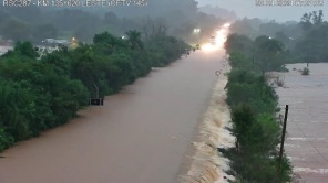 TEMPO NO FERIADO> Chuva continua intensa e deve agravar mais as enchentes 