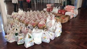 Entrega de 1,7 mil quilos de alimentos através da live solidária