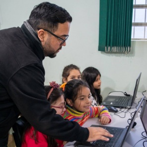 Escola Ildo Meneghetti Recebe Doação de Computadores para Modernizar Ensino