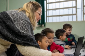 Escola Ildo Meneghetti Recebe Doação de Computadores para Modernizar Ensino