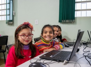 Escola Ildo Meneghetti Recebe Doação de Computadores para Modernizar Ensino