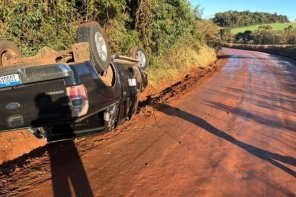FRIO> Gelo na pista provoca capotamento no interior de Santo Augusto